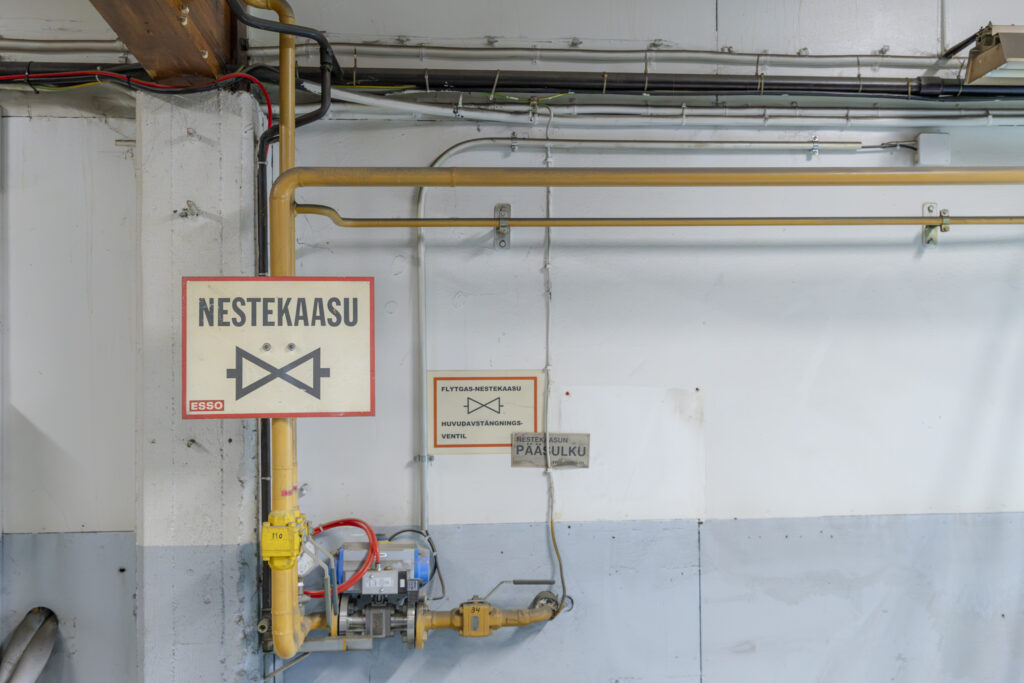 Nestekaasulaitteiston turvallisuusmerkinnät osana kemikaaliturvallisuutta teollisuusympäristössä